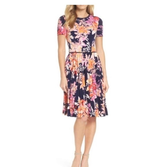 Maggy London Pleated Fit & Flare Floral Dress Size 2 - Picture 13 of 13